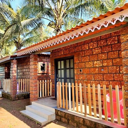 Saka Kadams Home Stay Guhāgar Esterno foto