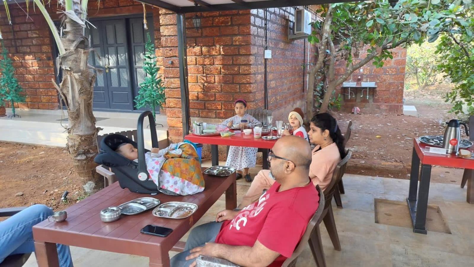 Saka Kadams Home Stay Guhāgar Esterno foto