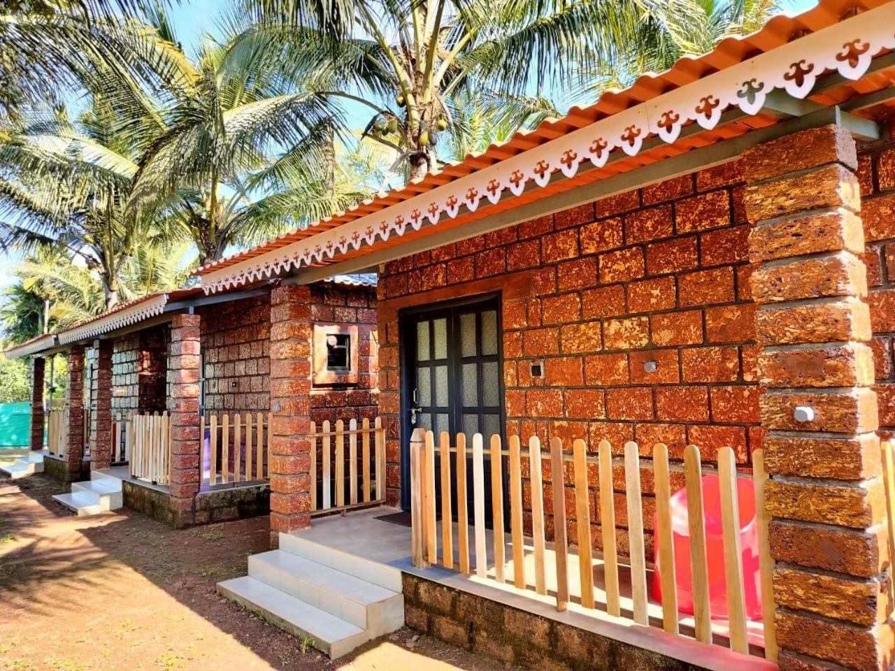 Saka Kadams Home Stay Guhāgar Esterno foto