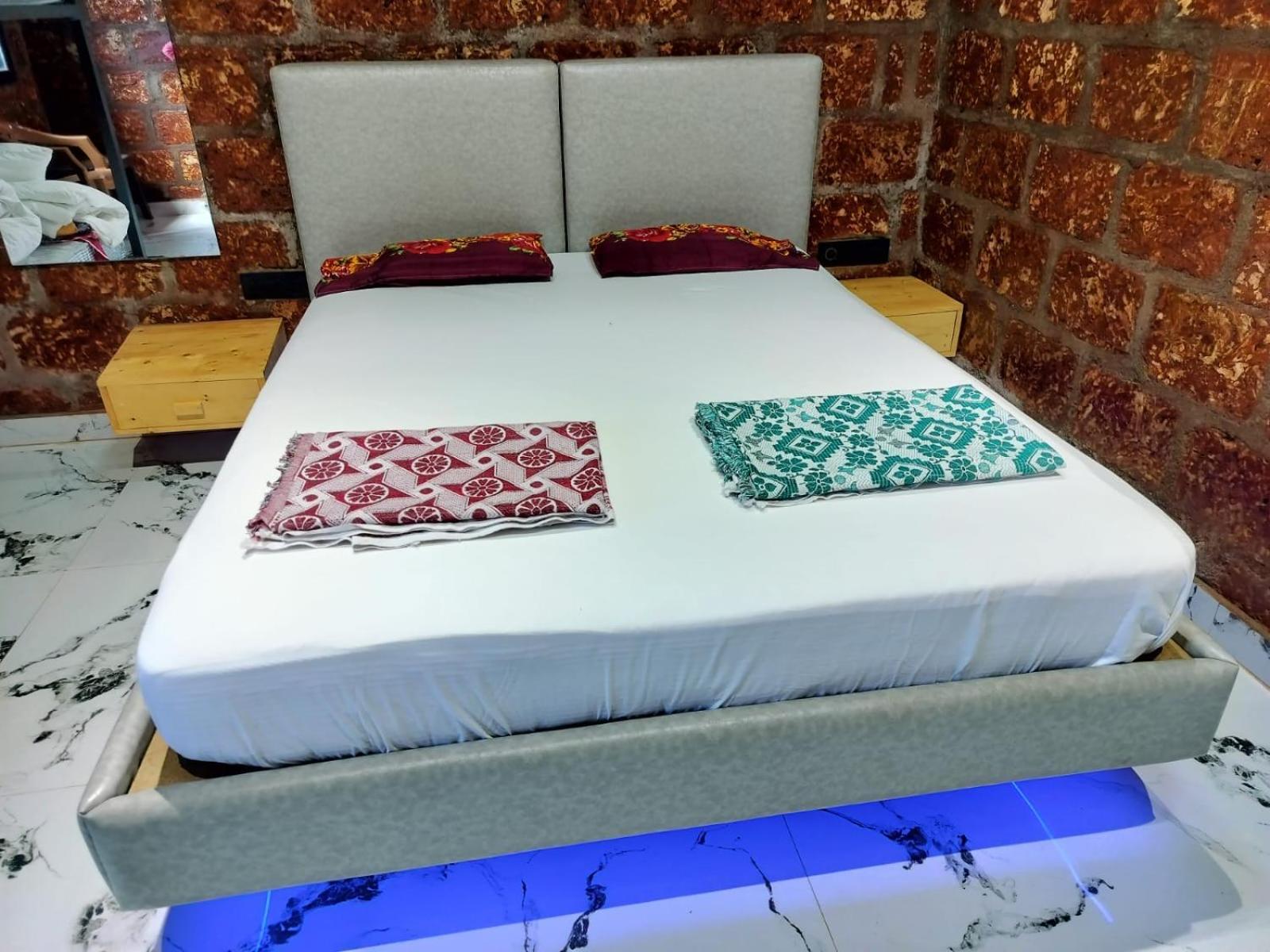 Saka Kadams Home Stay Guhāgar Esterno foto